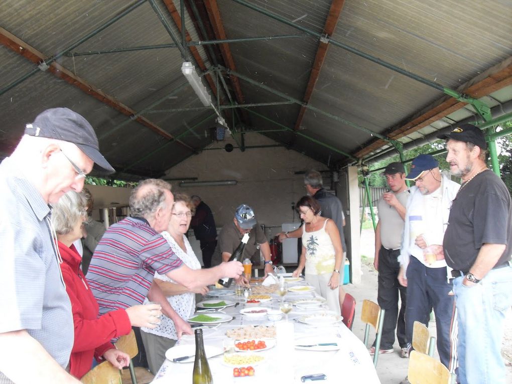 Journée pêche à Marsilly - Septembre 2009 - LOLO très fier de ses prises.