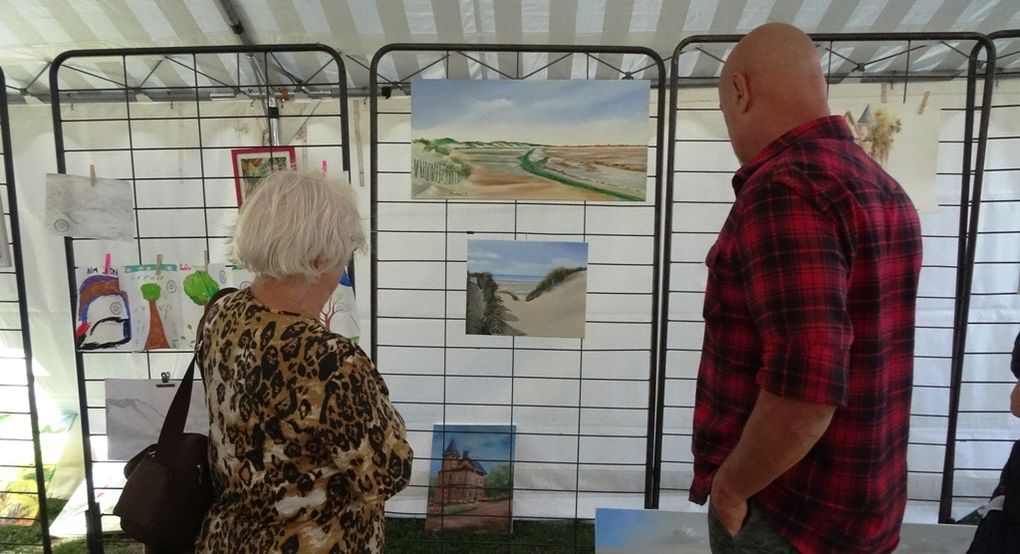 LE FESTIVAL DE PEINTURE DE LA SBEA...AVAIT ENVAHI LE JARDIN DU KURSAAL ...ENTRE AUTRE..