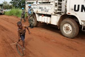 L’ONU enquête sur l’exploitation sexuelle de femmes et d’enfants par des Casques bleus