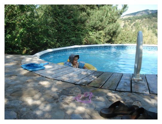 Petite sortie au parc animalier de Autrèche avec les voisins. 1ère coupe de cheveux de Maïlys... Annouck en vacances chez nous pour 1 nuit !Les "vraies" vacances commencent... Virée chinonaise et popotte sauce tomate ! Puis une nuit en chambre d'