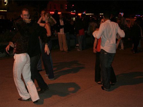 4ème soirée salsa de l'été sur lesd quais de Caen