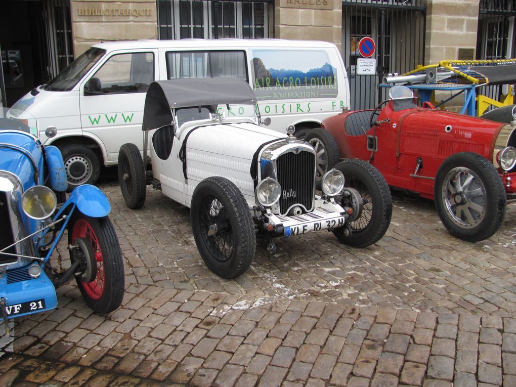 Ce matin samedi 25 mai des Amilcar ont fait une halte à Autun, quelques uns de notre club étaient présents.