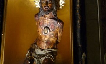Un Christ aux outrages : Le Christ à la Colonne d'Acireale (Sicile).