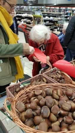 quel plaisir de pouvoir faire nos courses surtout juste avant le repas , on a envie de tout acheter .