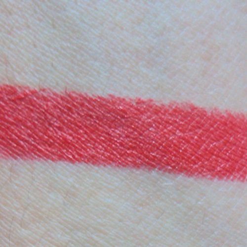 Sur mes lèvres : Pillar Box Red velvet matte lipstick crayon de P.S. (Primark)