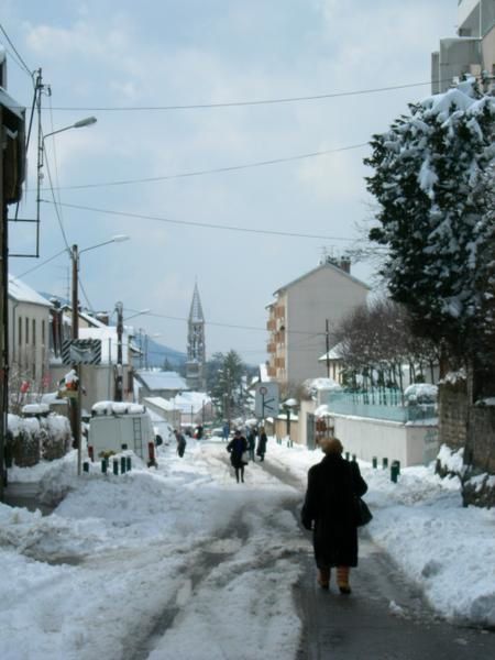 Participez au concours photos des Vaîtes !
Notre quartier va être radicalement transformé. Il est important de garder la mémoire de ce qu'est aujourd'hui le quartier des Vaîtes.
Envoyez vos clichés à association.les.vaites@wanadoo.fr
