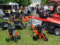 A la foire à tout d'Andé....On couvre en vitesse! En effet l'orage du matin arrive....