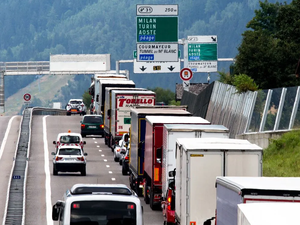 Pour un report de la fermeture du tunnel routier du Mont-Blanc APRÈS la réouverture de la ligne ferroviaire en Maurienne fin novembre.