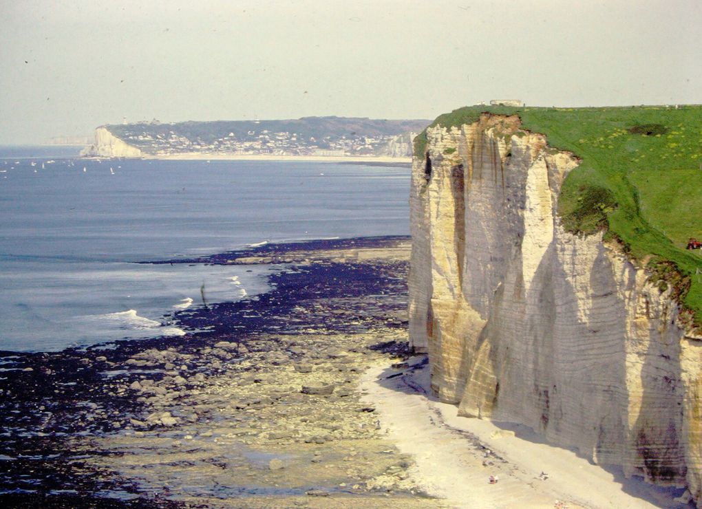 C'est le nom donné à la côte normande au nord de la Seine. On part du nord, juste au sud de Dieppe ( dia 1 ) puis la côte au nord de Saint-Valéry ( dia 2 ) pour arriver à Fécamp et enfin du côté d'Etretat avec aussi l'aiguille de Belval et la descente qui y menait. La côte d'Albâtre n'est pas trop fréquentée et garde des coins sauvages.