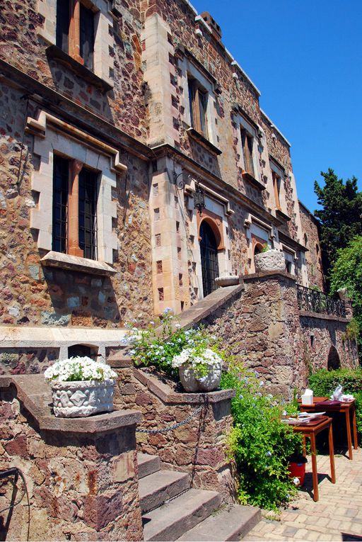 IL ETAIT UNE FOIS UN CHATEAU LES PIEDS DANS L’EAU