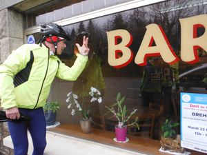 Le bar en bordure de la D 778.