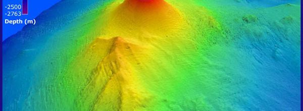 Eruption du seamount Daikoku dans l'arc des Mariannes.