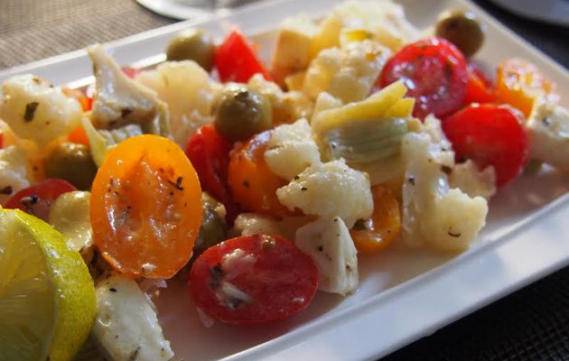 Salade d’artichaut, chou-fleur, tomates et mozzarella