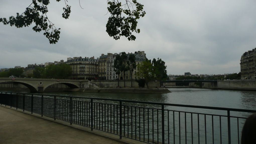 une petite promenade sur le seine en tete à tete avec Bastien.
un 14 juillet à Nesploy
une envolée dans le ciel parisien
le dernier jour à la crèche