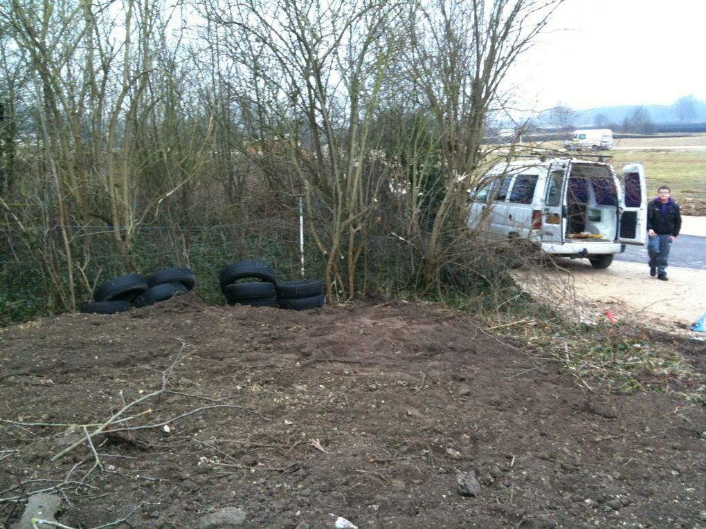 Terrain enfin prêt !!! maintenant il y a plus qu'à attendre l'entreprise de terrassement ....