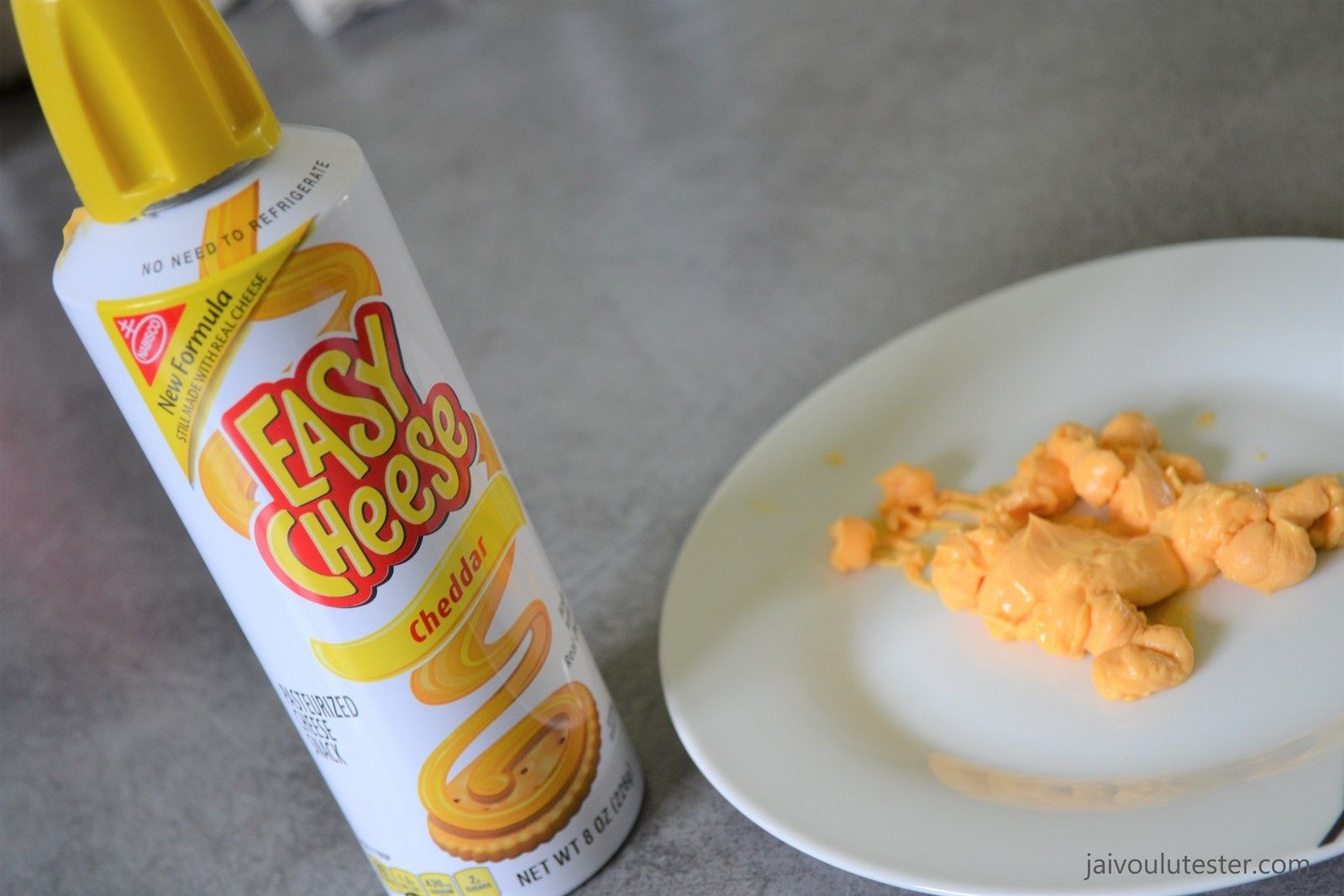 le fromage en spray made in USA Easy Cheese, sérieux? J'ai voulu