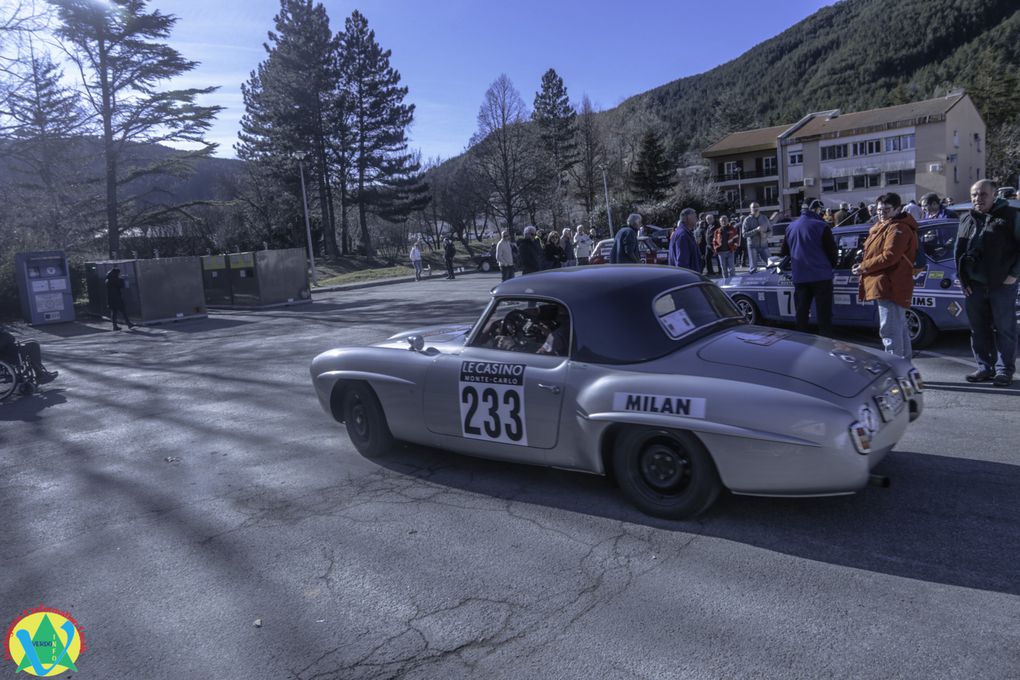 Rallye Monte-Carlo Historique : Saint-André-les-Alpes vibre au son des bolides d'antan.