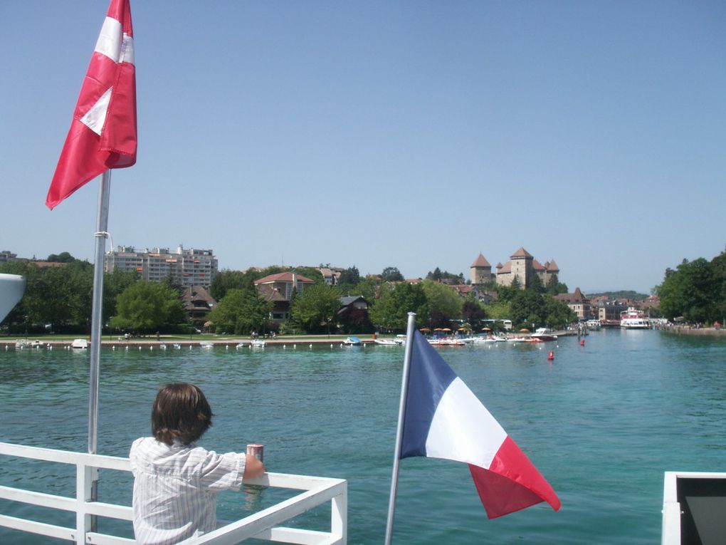 Ce sont les photos d'Hélène et Patrice Guyot qui sont à l'honneur sur cet album. Avec quelques inédtis qui viennent enrichir notre bibliothèque... Merci à tous deux.  