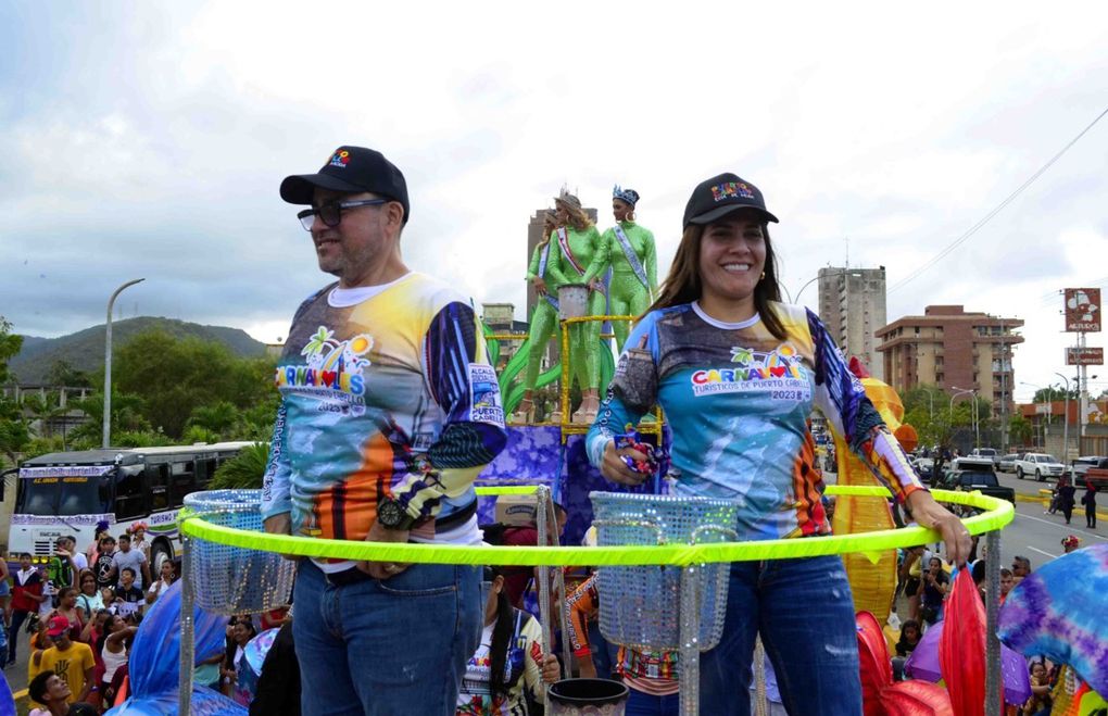 Carrozas y comparsas desbordaron avenida La Paz en desfile de Carnavales Turísticos de Puerto Cabello 2023 