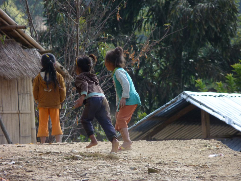 Notre chronique qu Nord du Laos parmi les et5hnies montagnardes