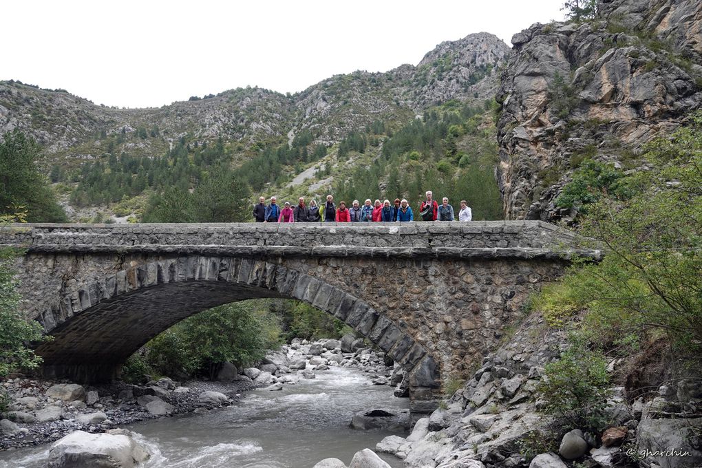 Il eût Falus que je Le Bès à Poil au Gîte du Saule Mort mais cela n'aurait pas été Digne dans les Bains