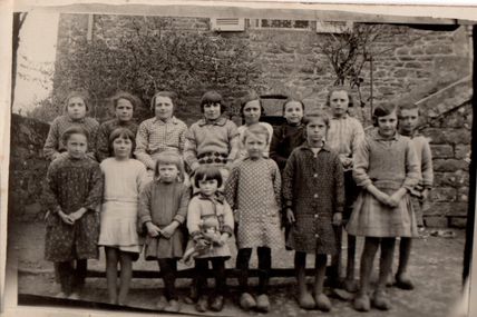 Photos de classe de l'école de la Cour en 1930.