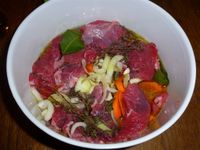 Daube de taureau de Camargue à la provençale et au vin blanc