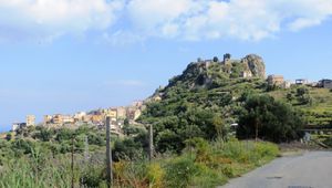 Vue de Forza d'Agrò et son Chateau