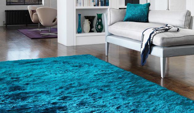 Créez une ambiance douce et apaisante avec un tapis bleu