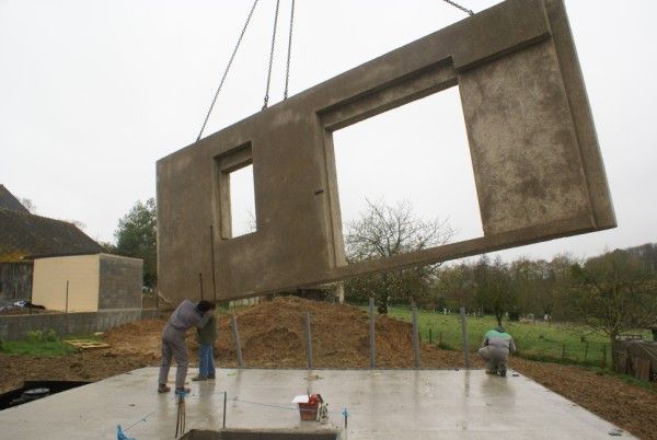 La structure de la maison , les murs en composite bois-ciment