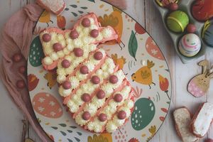 Oeuf de Pâques aux biscuits roses