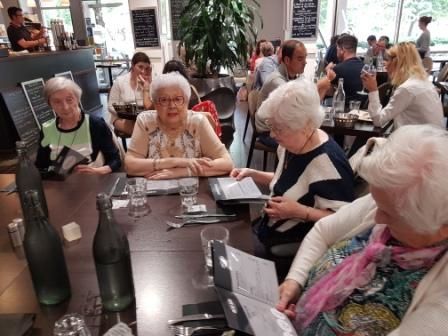 "Restaurant le Sadourny" à Colomiers, les résidents se sont régalés, tout le monde a apprécié l'accueil très sympathique et dévoué de ce restaurant, ils ont hâte d'y retourner !