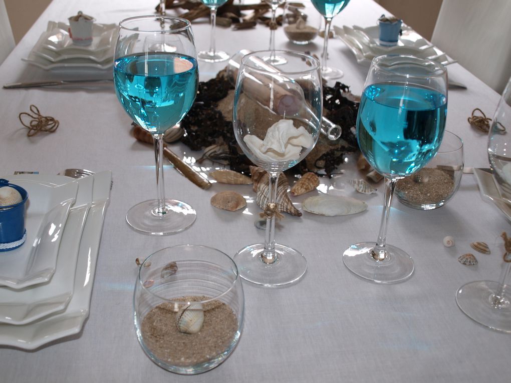 Une table "souvenirs de vacances" réalisée avec ce que la nature nous offre en bord de mer.