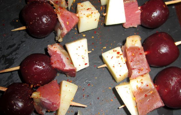 Brochette de magret, brebis et cerise au vinaigre