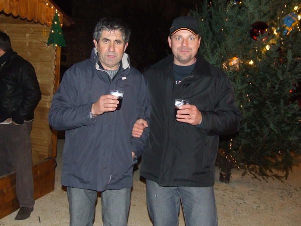 Vendredi 14 Décembre 2008
Le Père Noël nous a fait la surprise de venir accompagné de la Mère Noël et en caleche.