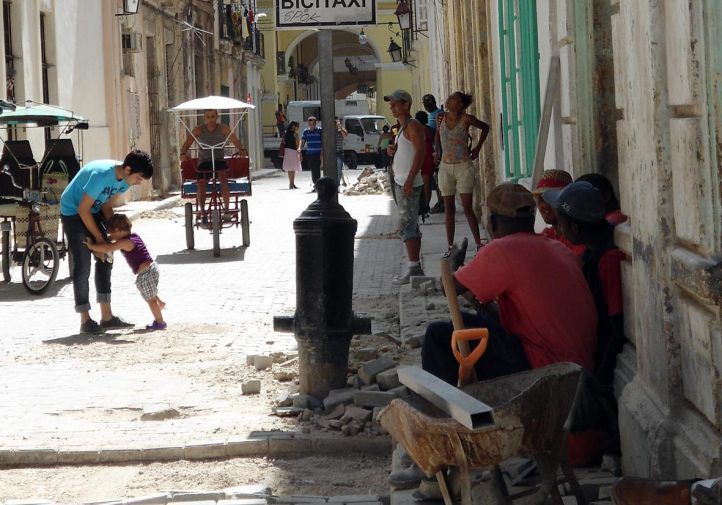 Un sistema económico que parece diseñado para generar la felicidad del ajeno, a costa del eterno sacrificio del ciudadano cubano (foto del autor)