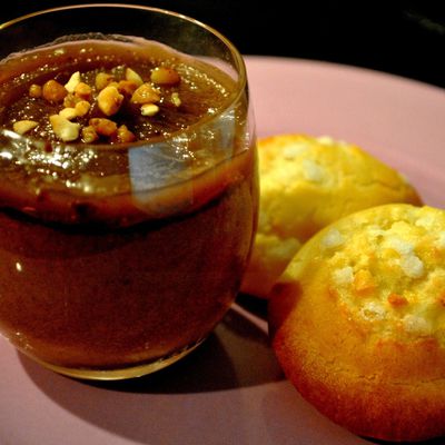 Mousse au chocolat à la crème de marron et chouquettes