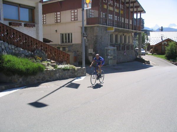 <p>s&eacute;jour du 1 et 2 juillet 2006 &agrave; bourg d'oisans.</p>
<p>Programme col du glandon et mont&eacute;e de l'alpes d'huez</p>