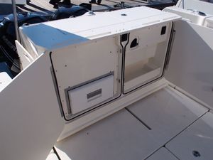 Quicksilver 905 Pilothouse, entre fishing sportif et croisière côtière