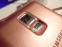La cámara del Galaxy S5 tiene 16 megapíxeles y cuenta con funciones como HDR y enfoque selectivo.