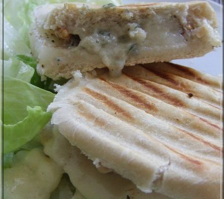 Paninis poire, roquefort, noix