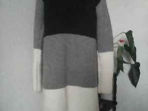 Voici un manteau realise au point mousse avec de la laine  100%  naturelle , mérinos et alpaga (60 % merinos et 40% alpaga) . Cette laine allie confort, douceur et chaleur. Un régal de l enfiler par les grands froids