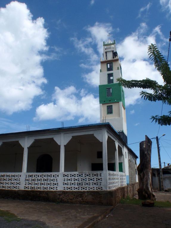 quelques une des 262 mosquées de Mayotte