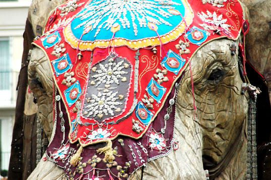 Du 26 au 29 octobre au Havre : spectacle ambulant de Royal de Luxe. La ville a pu profiter de la visite du sultan des Indes sur son &eacute;l&eacute;phant &agrave; voyager dans le temps.<br /><br /><span style="font-weight: bold;">Vous pouvez me donner vos impressions sur l'album en cliquant </span><a style="font-weight: bold;" target="http://www.barbarette.com/article-4341667-6.html#anchorComment" href="http://www.barbarette.com/article-4341667-6.html#anchorComment">ICI</a>