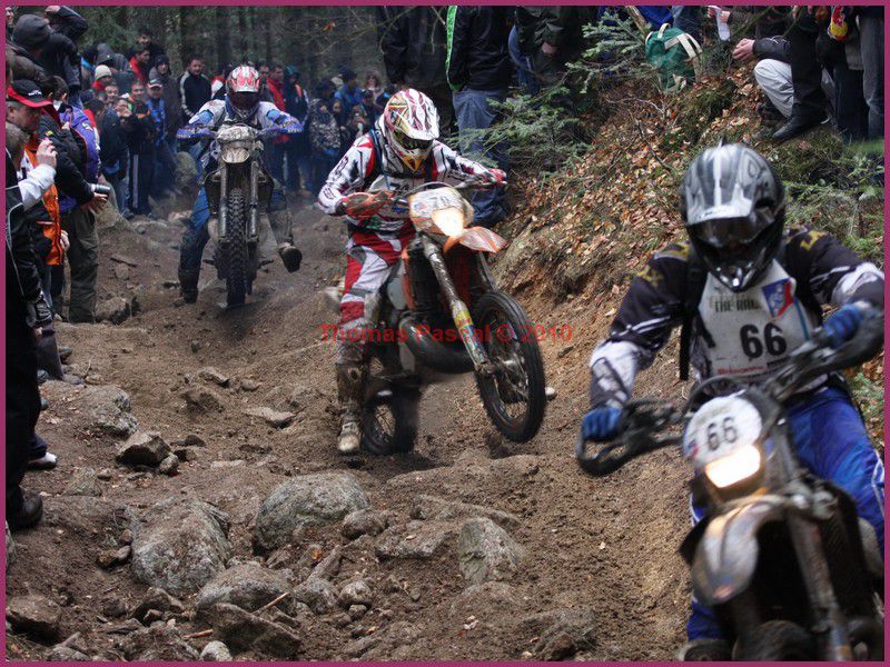 course d'enduro dans le Puy de Dôme.