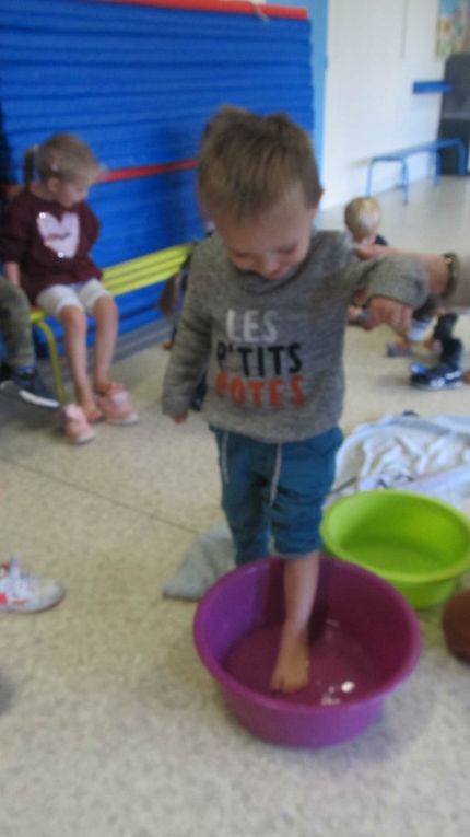 Empreintes, lignes, jeux et toucher au programme pour les TPS PS MS 