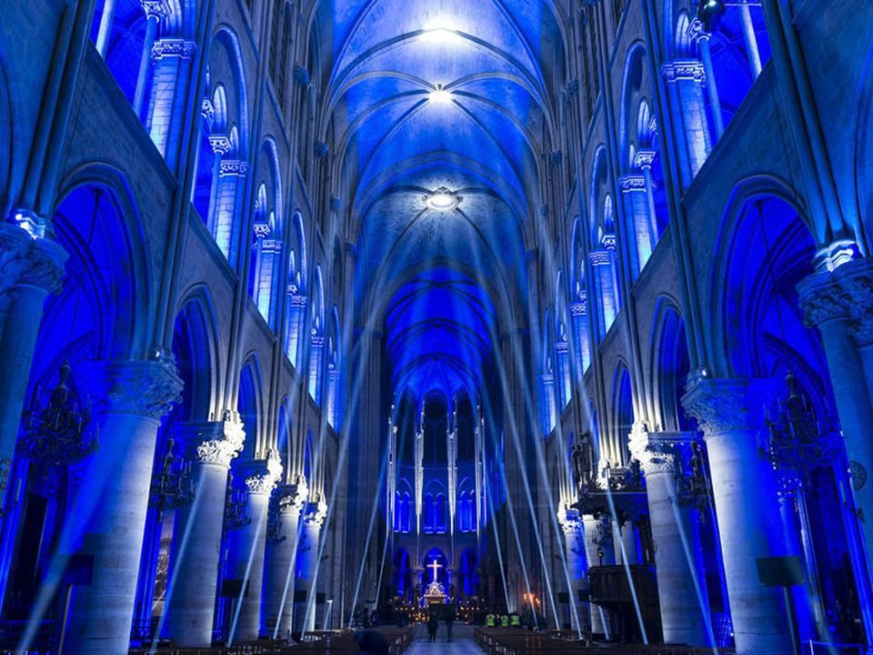 La France - Notre Dame de Paris.....