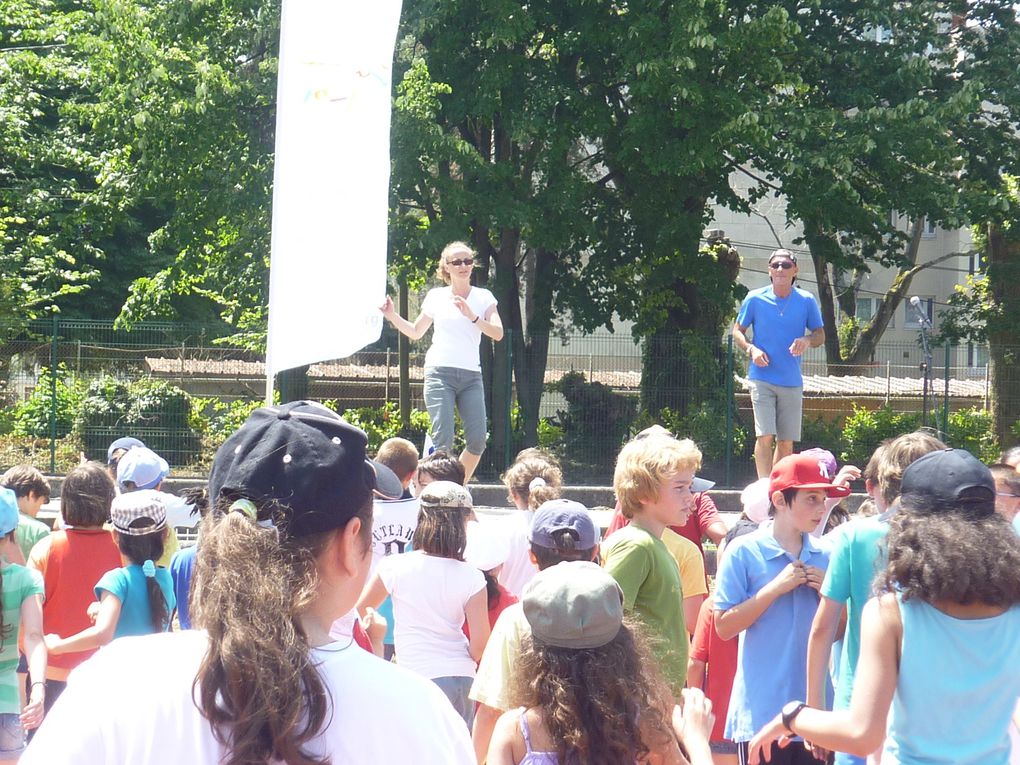 Mardi 26 juin nous avons participé à la 4ième journée olympique paloise.
Merci à Pascale Cartillon à François de l'USEP et au comité olympique départemental pour l'organisation de ces journées.