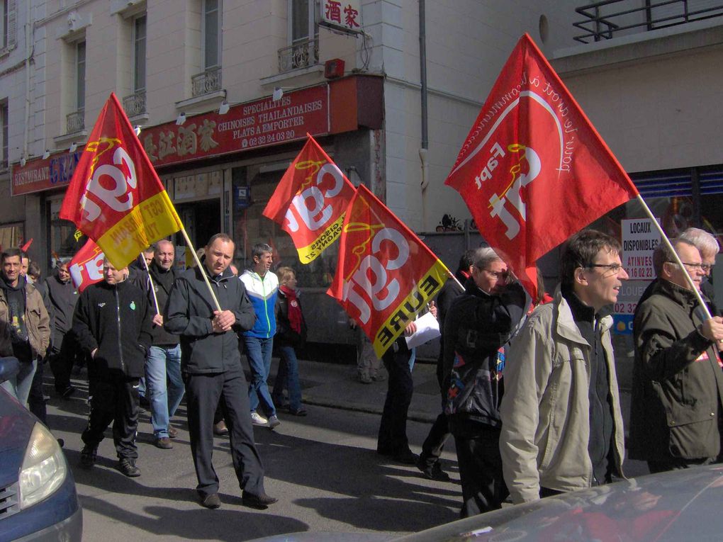 Manifestation unitaire CGT-FO-FSU-Solidaires contre le pacte de responsabilité Hollande-Gataz
Photos P.R.