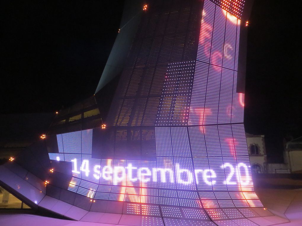 Aurélie Filipetti,  Ministre de la Culture et de la Communication,  a inauguré "Turbulences" le nouveau bâtiment du Fonds régional d'art contemporain (FRAC) .  Plus d'infos sur http://www.clodelle45autrement.fr/article-fonds-regional-d-art-contem